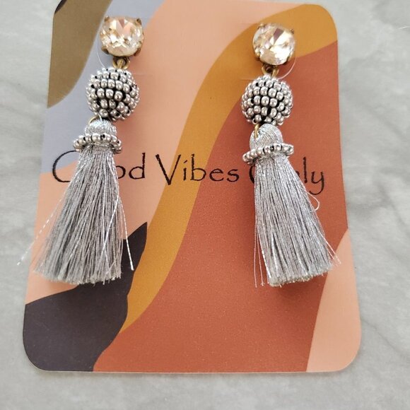 ✨ J.Crew Silver Beaded Rhinestone Crystal Tassel Drop Dangle Earrings ✨ - Picture 3 of 7